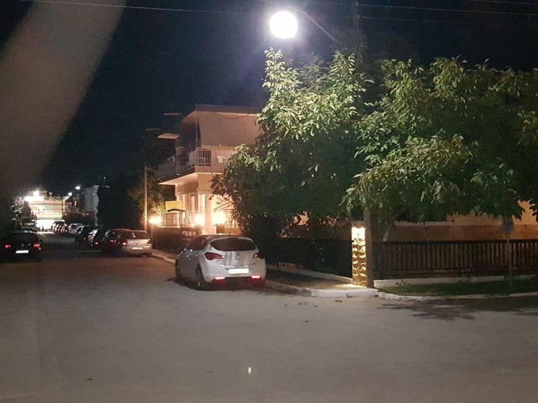 ניאה פלאגיה Dimitris Apartments מראה חיצוני תמונה