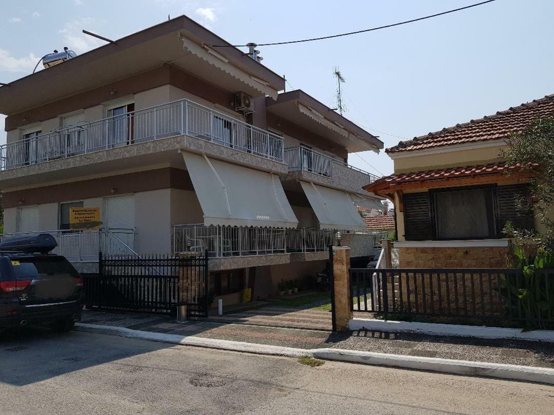 ניאה פלאגיה Dimitris Apartments מראה חיצוני תמונה